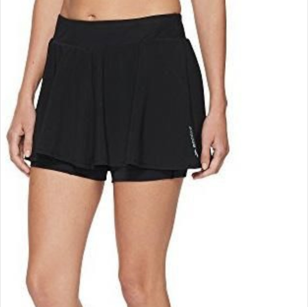 NWT Brooks AVENUE SHORTS SZ M